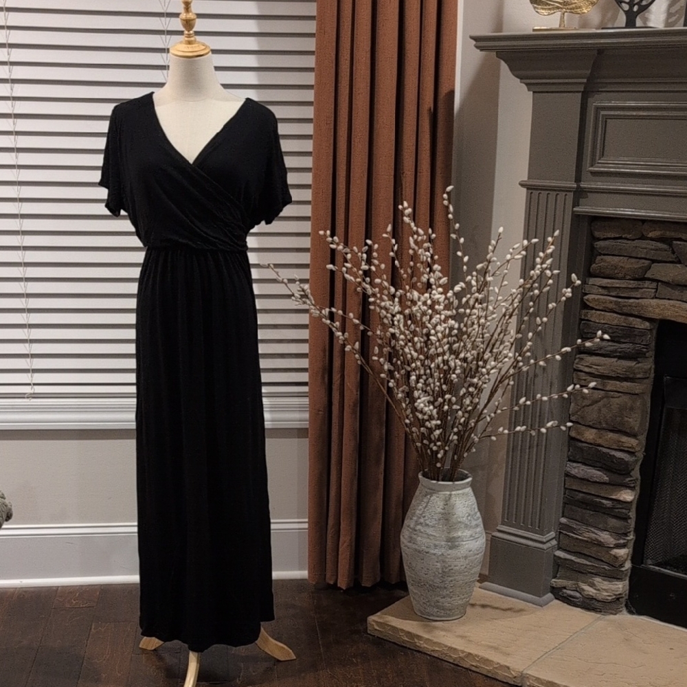 V-Neck Black Maxi Dress with Elastic Waist